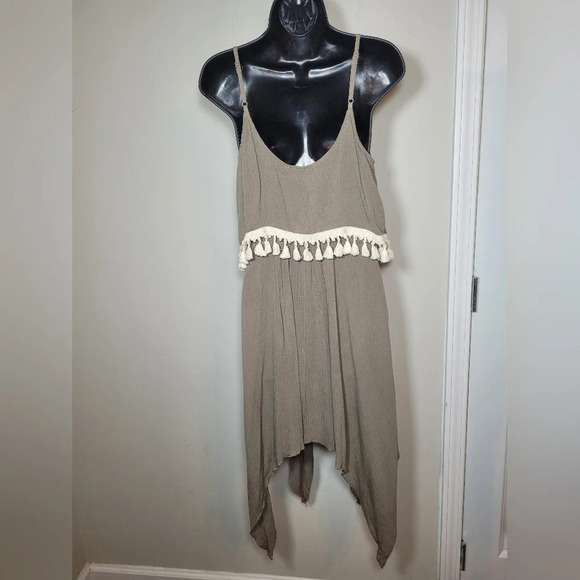 Umgee Taupe and Tasseled Hankerchief Dress sz M - Picture 2 of 8
